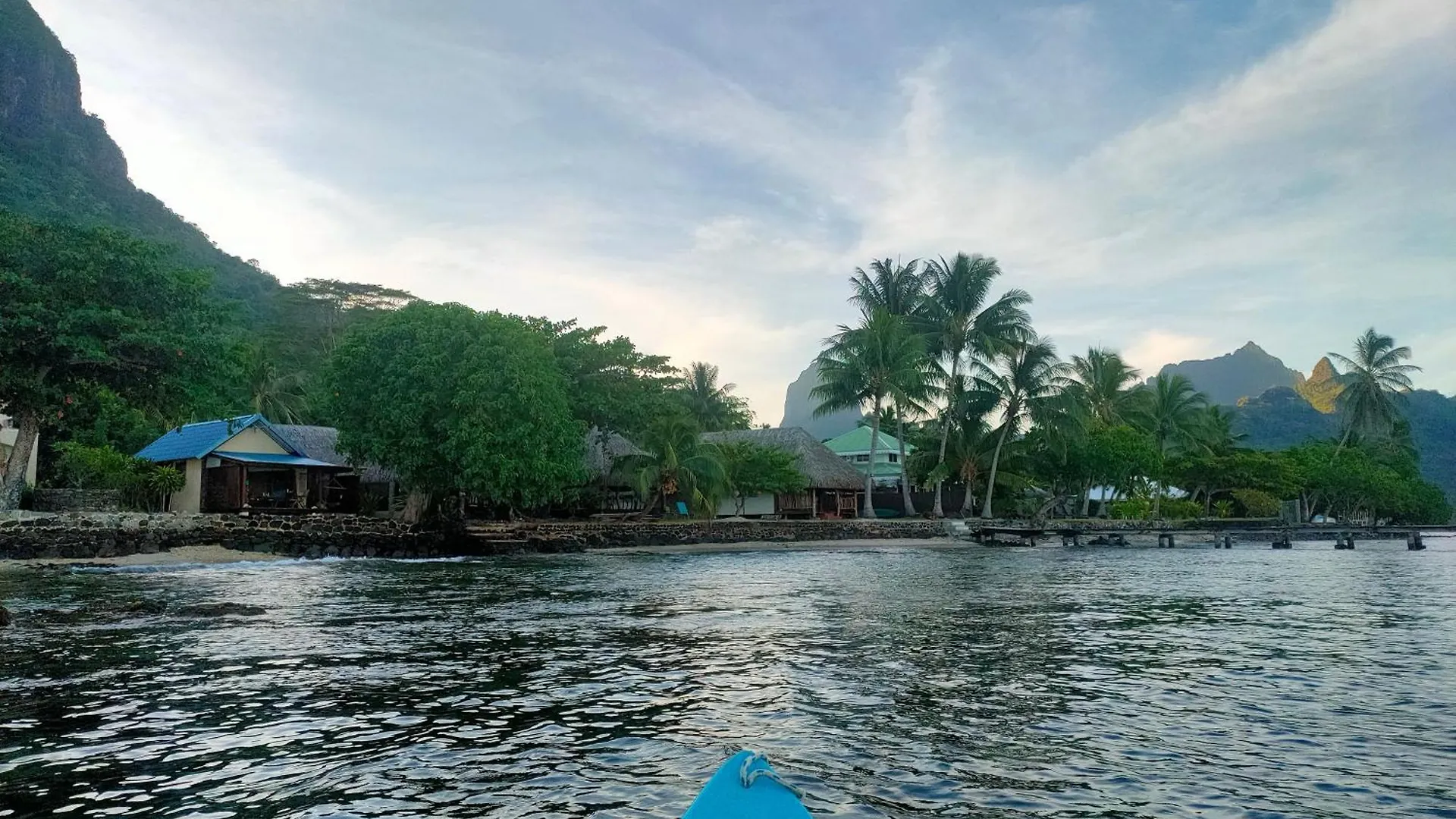 La Perle De Moorea Fare Moana Iti Bord De Lagon Pied Dans L'Eau Dans La Baie D'Opunohu בית נופש